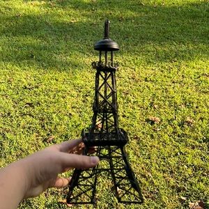 Eiffel Tower metal decor.